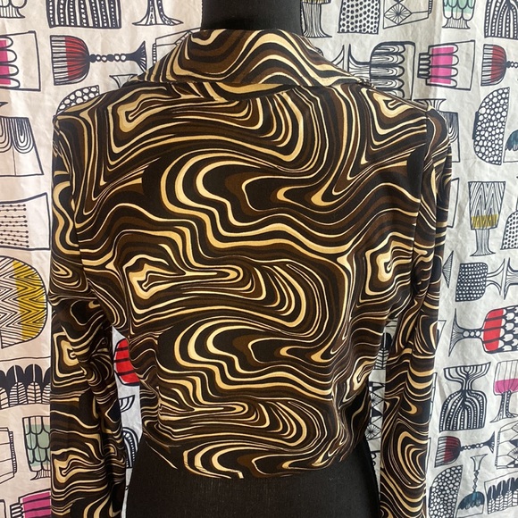 Long-Sleeve Contemporary Print Button-Front Crop Top - Picture 5 of 6